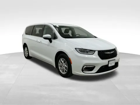 More photos of 2023 Chrysler Pacifica Touring L at Gregg Young Hortonville Ford, WI