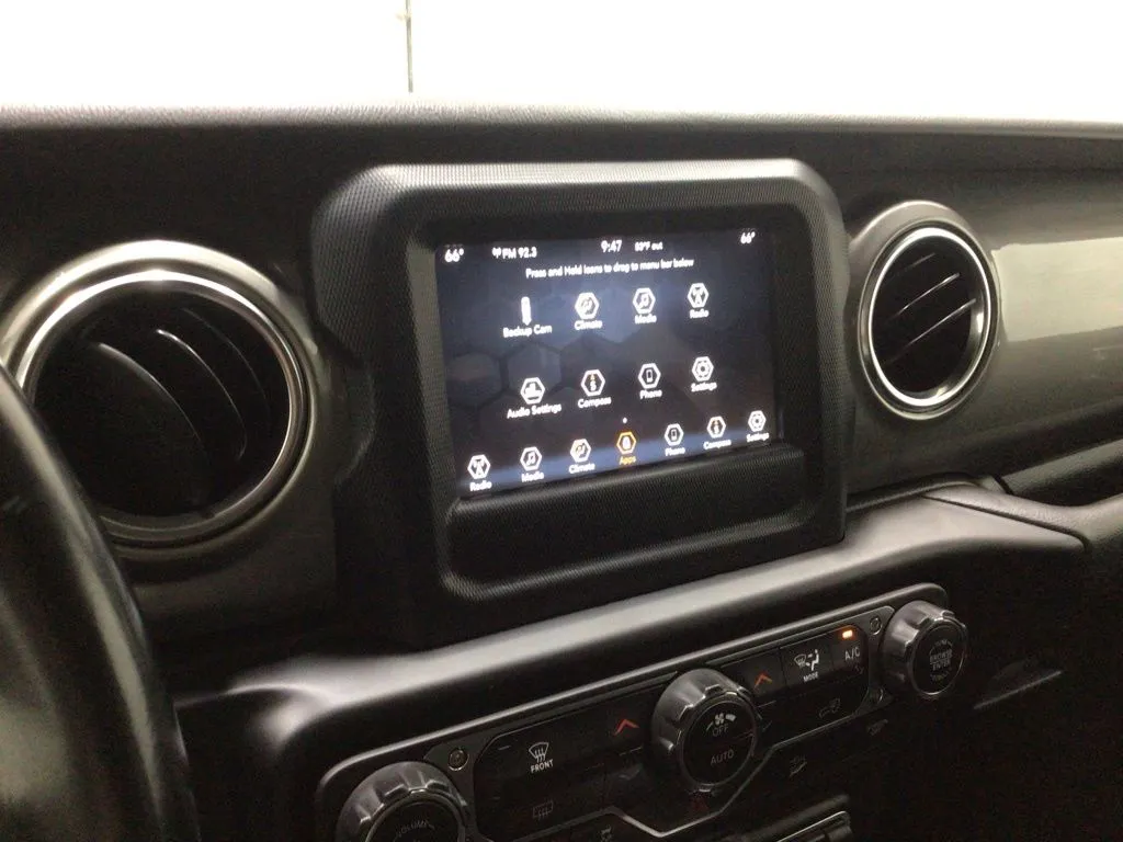 2020 Jeep Wrangler Unlimited Sahara - Photo 14