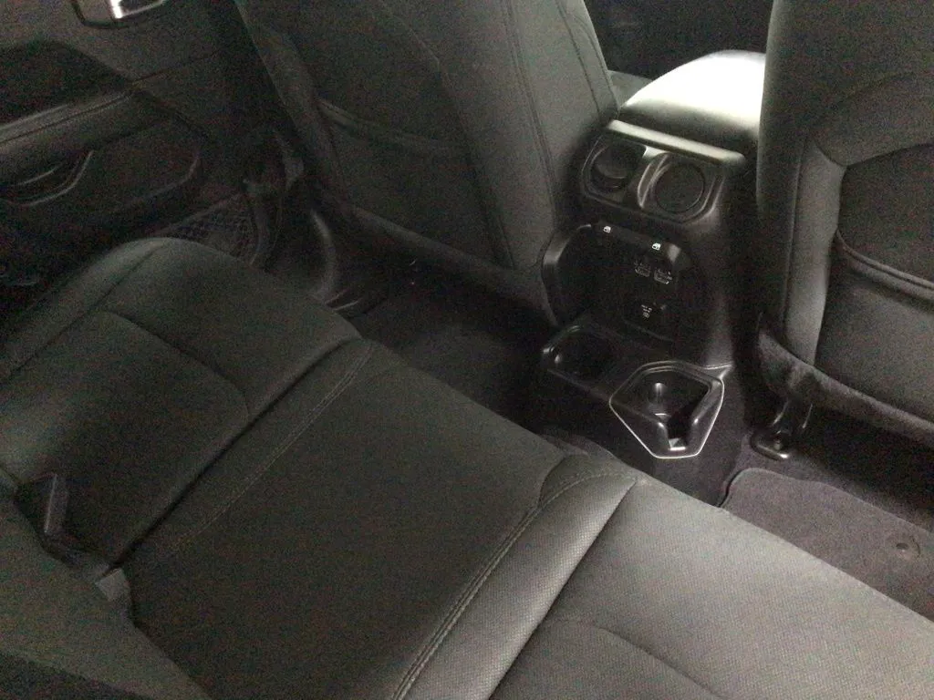 2020 Jeep Wrangler Unlimited Sahara - Photo 28