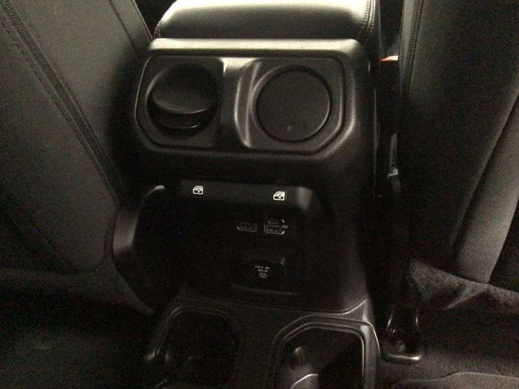 2020 Jeep Wrangler Unlimited Sahara - Photo 29