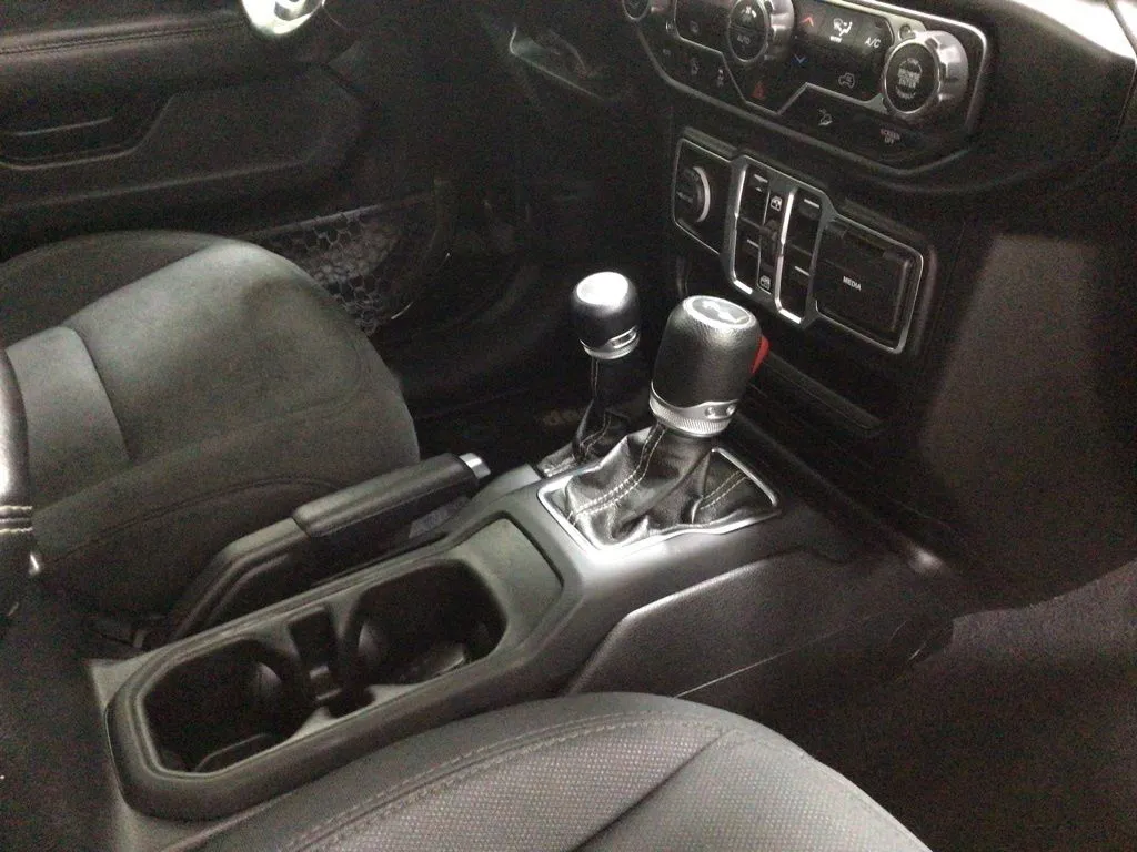2020 Jeep Wrangler Unlimited Sahara - Photo 32