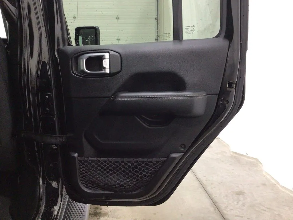 2020 Jeep Wrangler Unlimited Sahara - Photo 30
