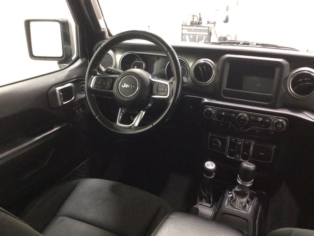 2020 Jeep Wrangler Unlimited Sahara - Photo 17