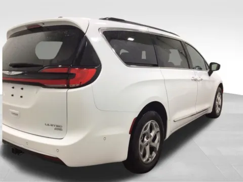 More photos of 2023 Chrysler Pacifica Limited at Gregg Young Hortonville Ford, WI