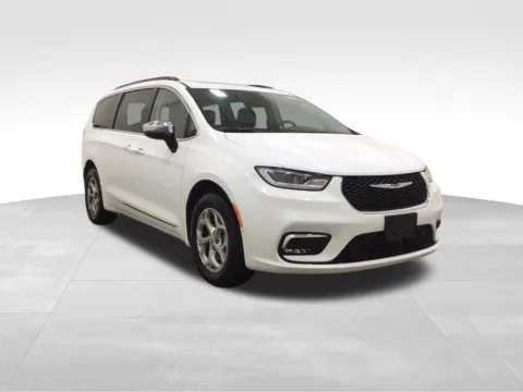 More photos of 2023 Chrysler Pacifica Limited at Gregg Young Hortonville Ford, WI