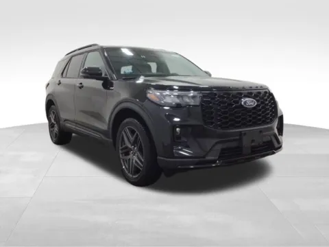 More photos of 2025 Ford Explorer ST-Line at Gregg Young Hortonville Ford, WI