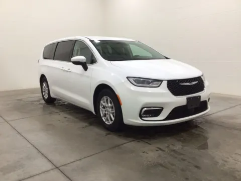 More photos of 2023 Chrysler Pacifica Touring L at Gregg Young Hortonville Ford, WI