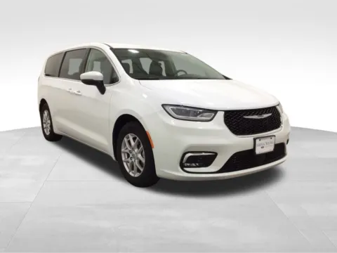 More photos of 2023 Chrysler Pacifica Touring L at Gregg Young Hortonville Ford, WI