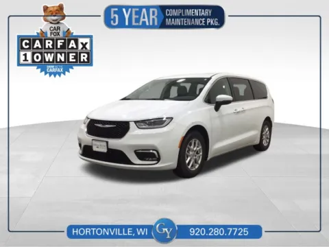 White 2023 Chrysler Pacifica Touring L for sale in Hortonville, WI