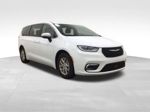 More photos of 2023 Chrysler Pacifica Touring L at Gregg Young Hortonville Ford, WI