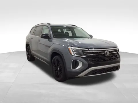 More photos of 2024 Volkswagen Atlas 2.0T Peak Edition SE w/Technology at Gregg Young Hortonville Ford, WI