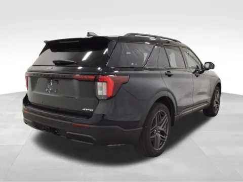 More photos of 2025 Ford Explorer ST-Line at Gregg Young Hortonville Ford, WI
