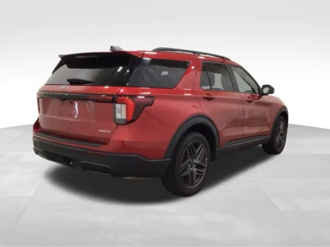 More photos of 2025 Ford Explorer ST-Line at Gregg Young Hortonville Ford, WI