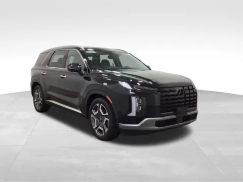 More photos of 2023 Hyundai Palisade Limited at Gregg Young Hortonville Ford, WI