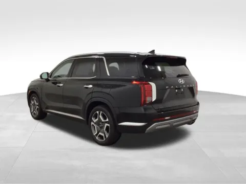 Another view of 2023 Hyundai Palisade Limited for sale in Hortonville, WI at Gregg Young Hortonville Ford