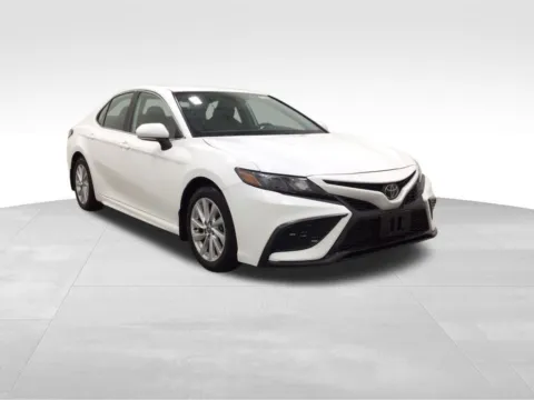 More photos of 2023 Toyota Camry SE at Gregg Young Hortonville Ford, WI