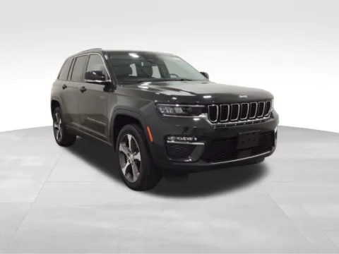 More photos of 2023 Jeep Grand Cherokee Limited at Gregg Young Hortonville Ford, WI