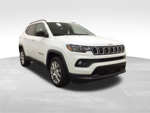 More photos of 2023 Jeep Compass Latitude Lux at Gregg Young Hortonville Ford, WI