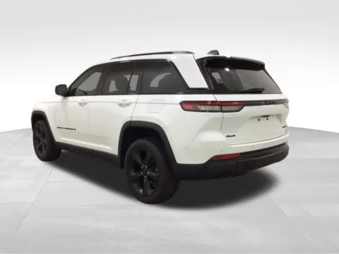 Another view of 2023 Jeep Grand Cherokee Limited for sale in Hortonville, WI at Gregg Young Hortonville Ford
