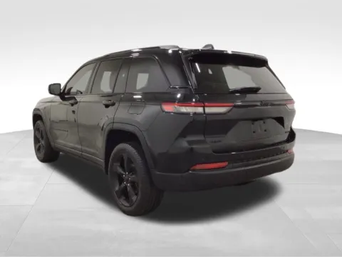 Another view of 2023 Jeep Grand Cherokee Limited for sale in Hortonville, WI at Gregg Young Hortonville Ford