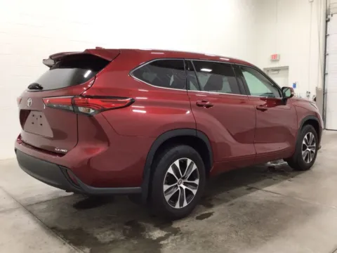 More photos of 2022 Toyota Highlander XLE at Gregg Young Hortonville Ford, WI