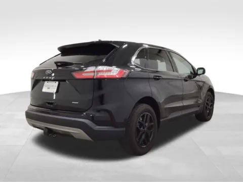 More photos of 2023 Ford Edge SEL at Gregg Young Hortonville Ford, WI