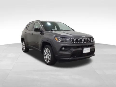 More photos of 2023 Jeep Compass Latitude Lux at Gregg Young Hortonville Ford, WI