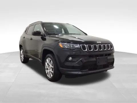 More photos of 2023 Jeep Compass Latitude Lux at Gregg Young Hortonville Ford, WI