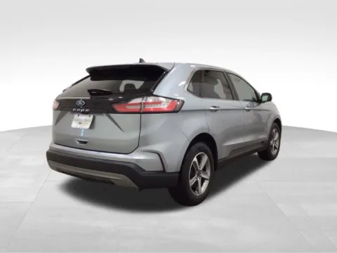 More photos of 2022 Ford Edge SEL at Gregg Young Hortonville Ford, WI