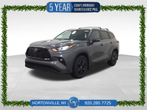 Blue 2024 Toyota Highlander XLE for sale in Hortonville, WI