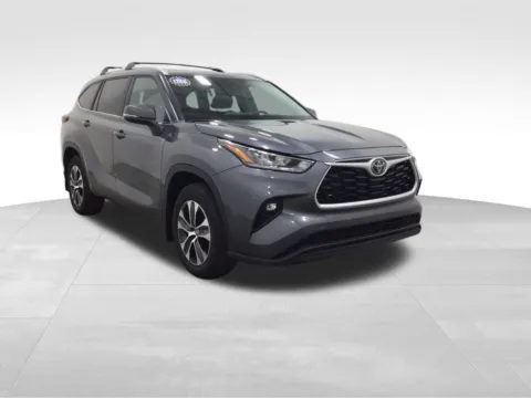 More photos of 2024 Toyota Highlander XLE at Gregg Young Hortonville Ford, WI