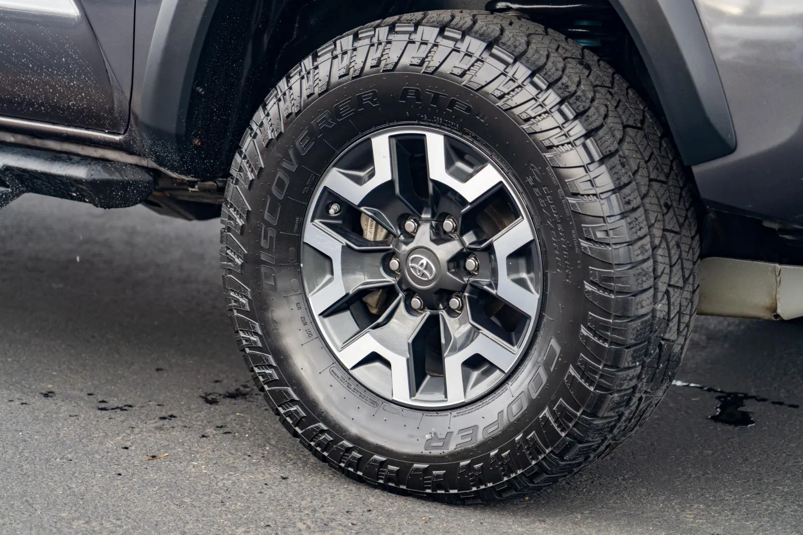 2020 Toyota Tacoma TRD photo 3