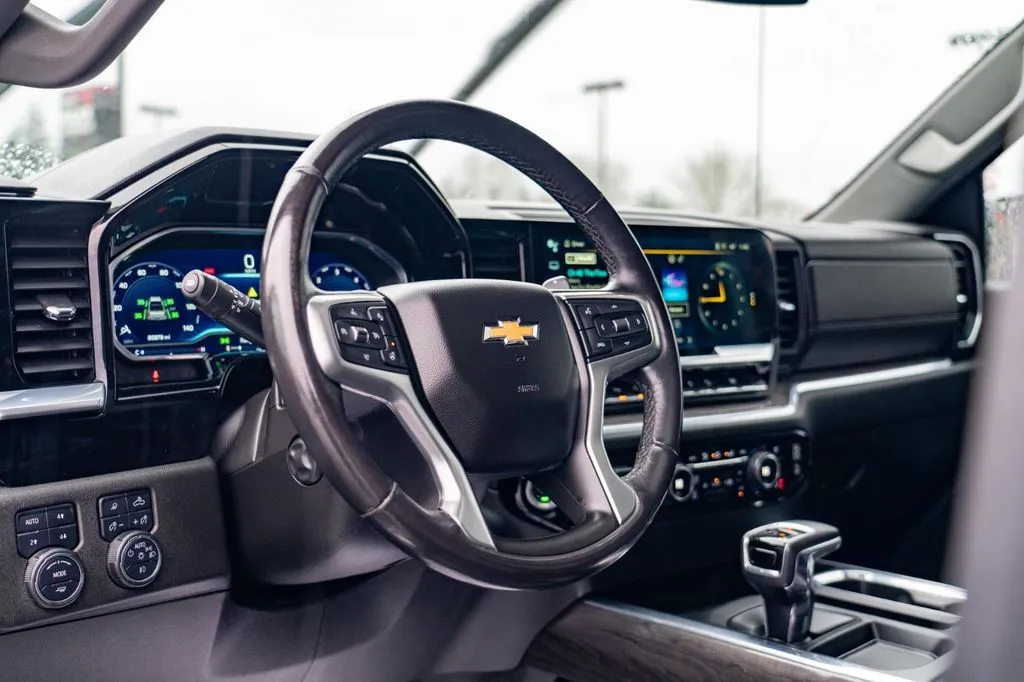 2022 Chevrolet Silverado 1500 LTZ - Photo 15