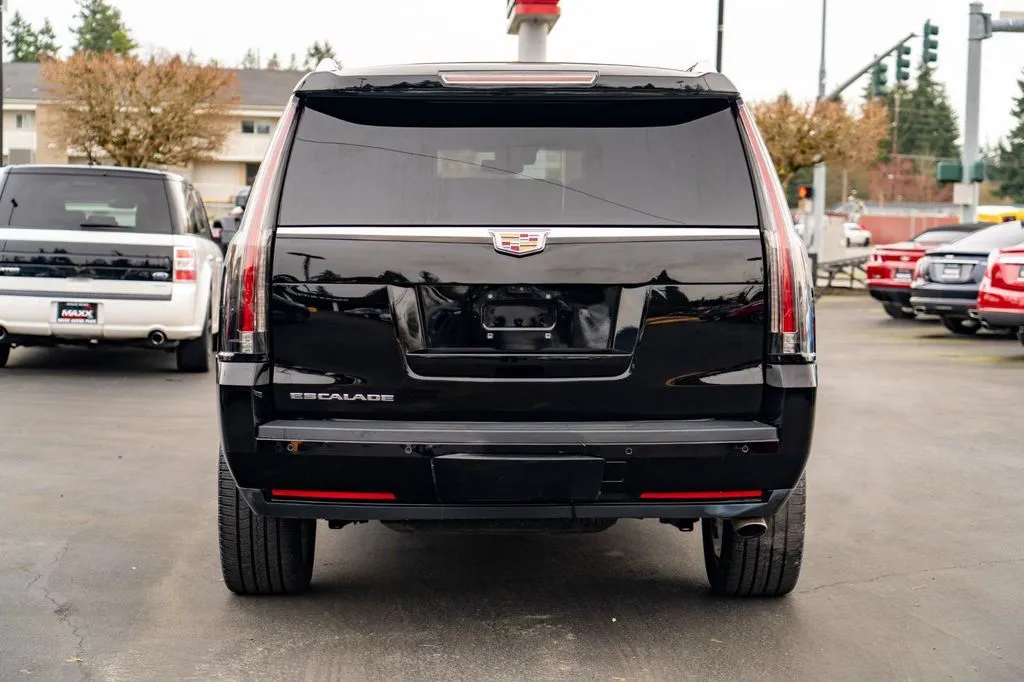 Cadillac Escalade photo 11