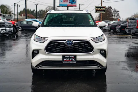 Another view of 2021 Toyota Highlander Hybrid Platinum for sale in Puyallup, WA at Maxx Autos Plus Puyallup