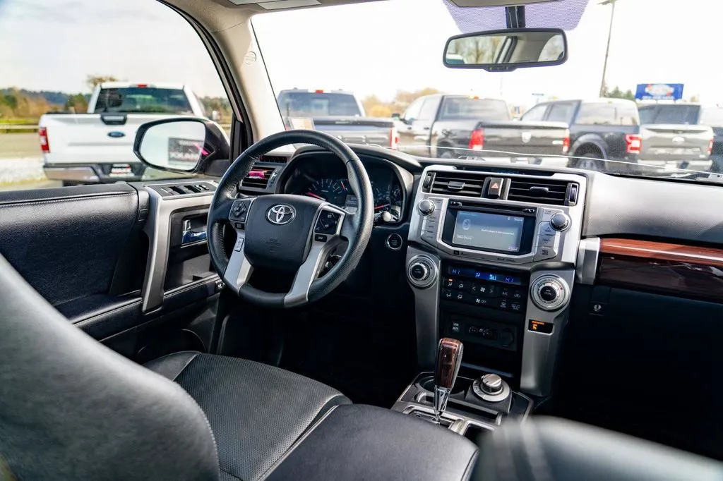 Toyota 4Runner photo 25