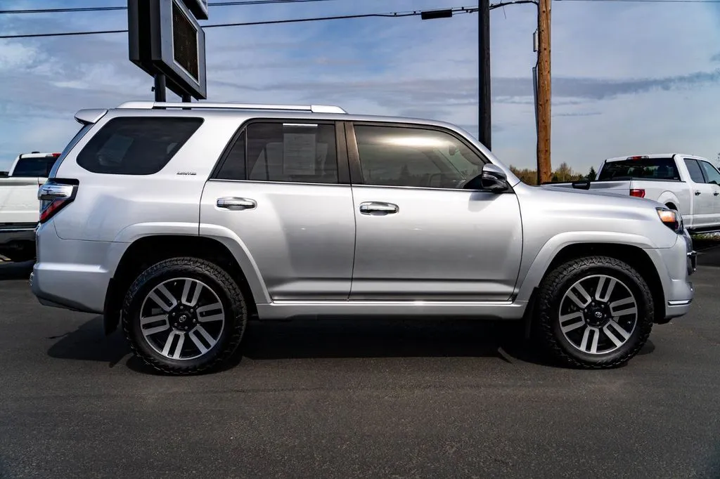 Toyota 4Runner photo 9