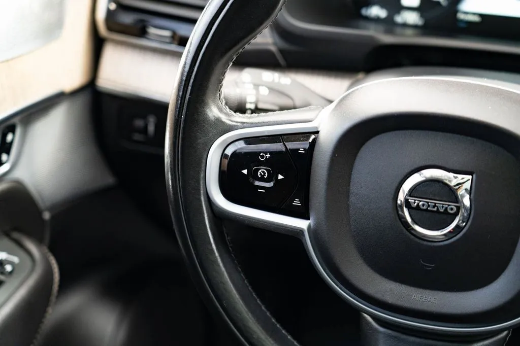 Volvo XC90 photo 27