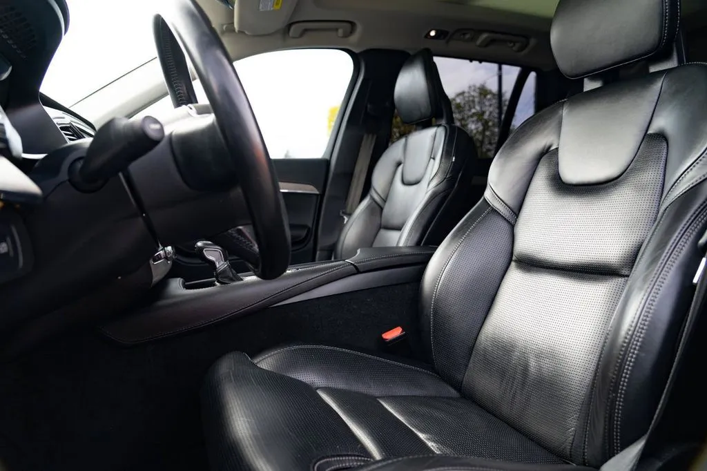 Volvo XC90 photo 16