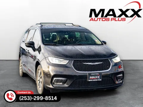 Black 2021 Chrysler Pacifica Touring L for sale in Puyallup, WA