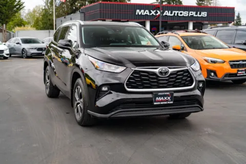 Photos of 2020 Toyota Highlander XLE for sale in Puyallup, WA at Maxx Autos Plus Puyallup