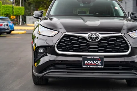 More photos of 2020 Toyota Highlander XLE at Maxx Autos Plus Puyallup, WA
