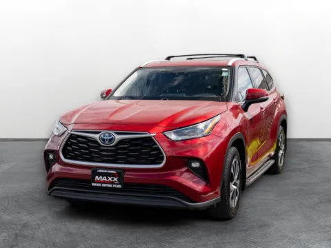 Another view of 2022 Toyota Highlander Hybrid XLE for sale in Puyallup, WA at Maxx Autos Plus Puyallup