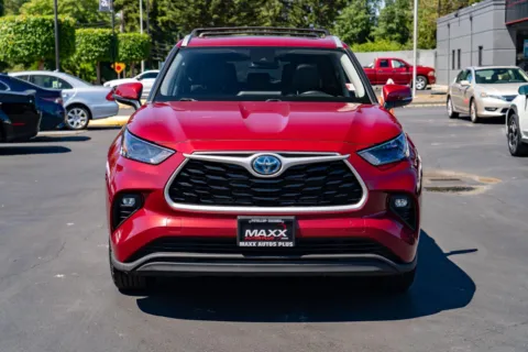 Another view of 2022 Toyota Highlander Hybrid XLE for sale in Puyallup, WA at Maxx Autos Plus Puyallup