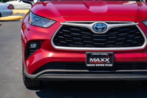 More photos of 2022 Toyota Highlander Hybrid XLE at Maxx Autos Plus Puyallup, WA