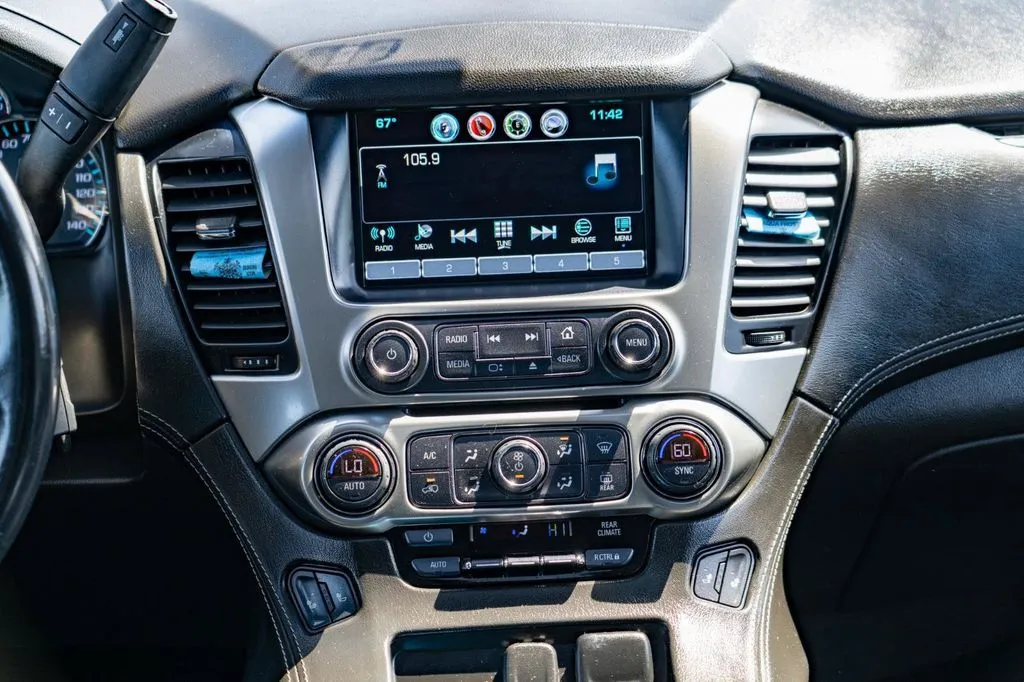 Chevrolet Suburban photo 23