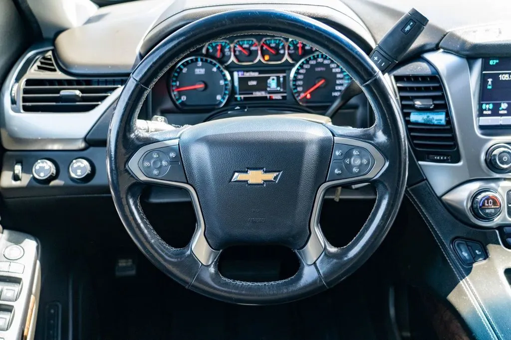 Chevrolet Suburban photo 20