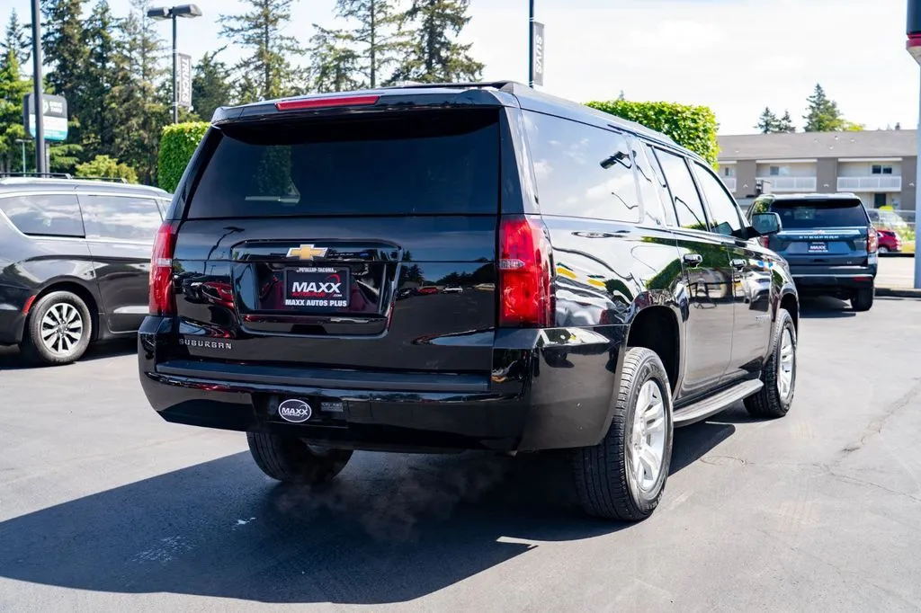 Chevrolet Suburban photo 10