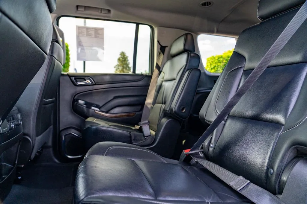 Chevrolet Suburban photo 17