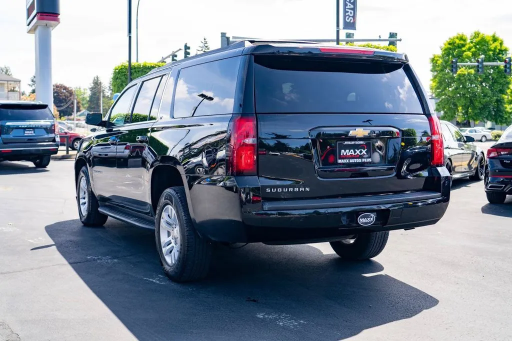 Chevrolet Suburban photo 12